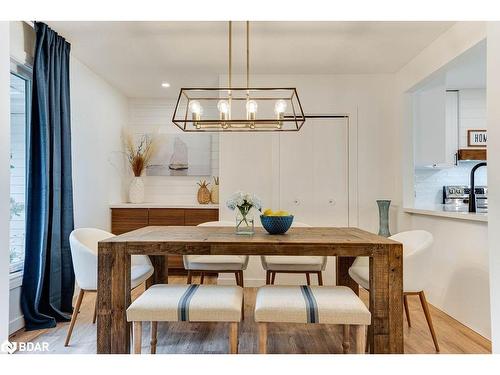 2557 Amigo Drive, Severn, ON - Indoor Photo Showing Dining Room