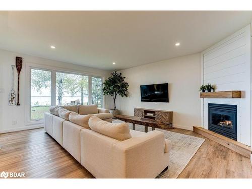 2557 Amigo Drive, Severn, ON - Indoor Photo Showing Living Room With Fireplace