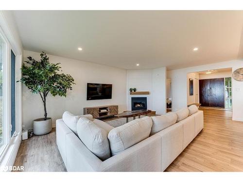 2557 Amigo Drive, Severn, ON - Indoor Photo Showing Living Room With Fireplace