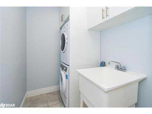 109-90 Orchard Point Road, Orillia, ON - Indoor Photo Showing Laundry Room