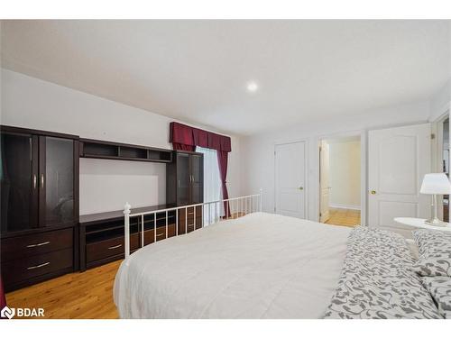 3180 Fleming Boulevard, Innisfil, ON - Indoor Photo Showing Bedroom