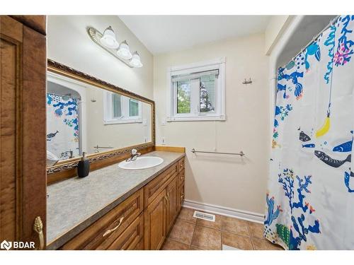 3180 Fleming Boulevard, Innisfil, ON - Indoor Photo Showing Bathroom