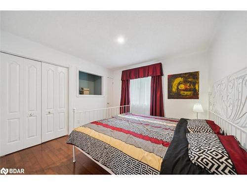 3180 Fleming Boulevard, Innisfil, ON - Indoor Photo Showing Bedroom