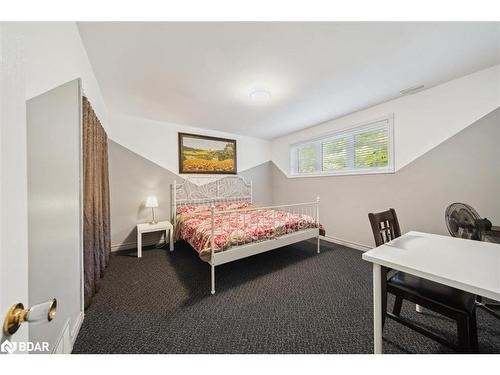 3180 Fleming Boulevard, Innisfil, ON - Indoor Photo Showing Bedroom