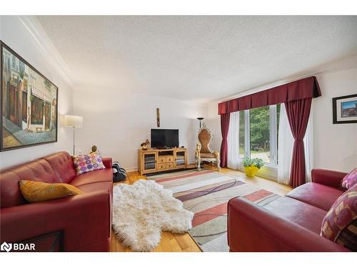 3180 Fleming Boulevard, Innisfil, ON - Indoor Photo Showing Living Room