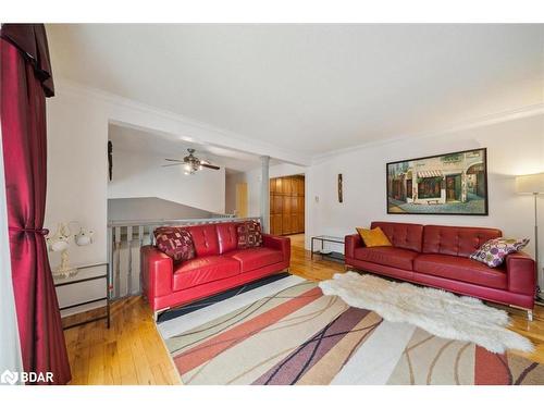 3180 Fleming Boulevard, Innisfil, ON - Indoor Photo Showing Living Room