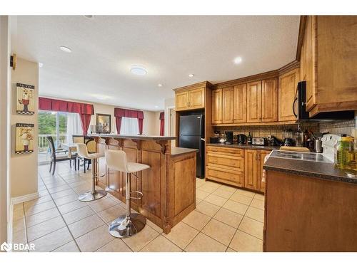 3180 Fleming Boulevard, Innisfil, ON - Indoor Photo Showing Kitchen