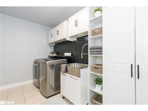 30 Connaught Lane, Barrie, ON - Indoor Photo Showing Laundry Room