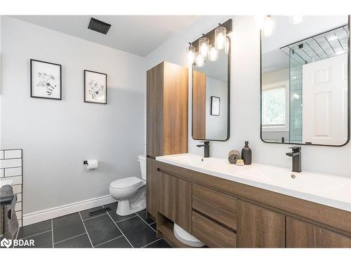 30 Connaught Lane, Barrie, ON - Indoor Photo Showing Bathroom