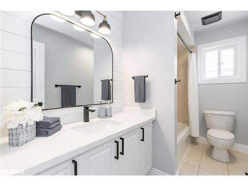 30 Connaught Lane, Barrie, ON - Indoor Photo Showing Bathroom