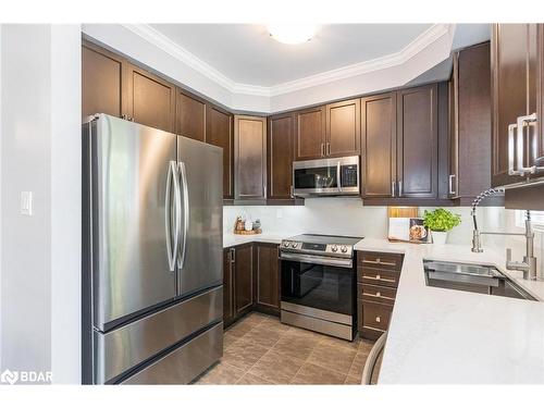 30 Connaught Lane, Barrie, ON - Indoor Photo Showing Kitchen With Upgraded Kitchen