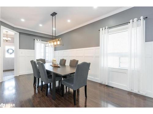 30 Connaught Lane, Barrie, ON - Indoor Photo Showing Dining Room