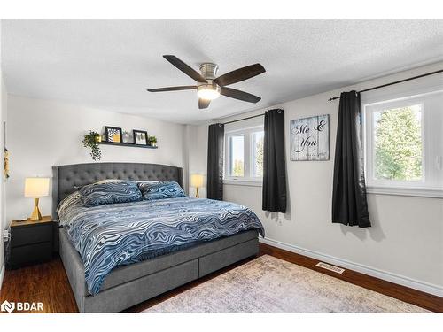 101 Wessenger Drive, Barrie, ON - Indoor Photo Showing Bedroom