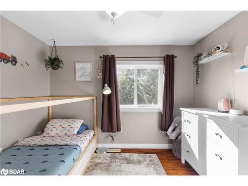 101 Wessenger Drive, Barrie, ON - Indoor Photo Showing Bedroom