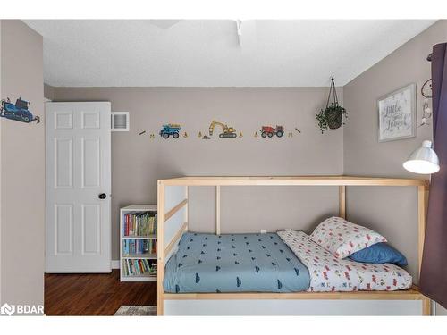 101 Wessenger Drive, Barrie, ON - Indoor Photo Showing Bedroom