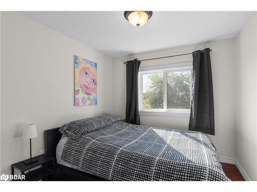 101 Wessenger Drive, Barrie, ON - Indoor Photo Showing Bedroom