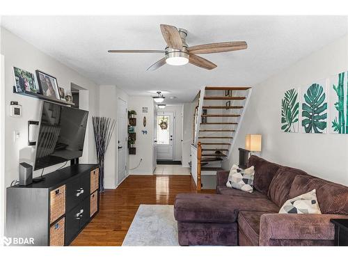 101 Wessenger Drive, Barrie, ON - Indoor Photo Showing Living Room