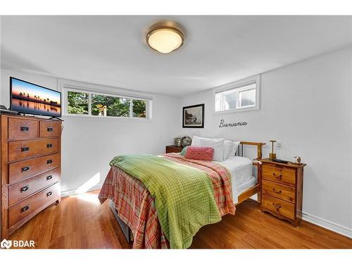 89 Wellington Street W, Barrie, ON - Indoor Photo Showing Bedroom