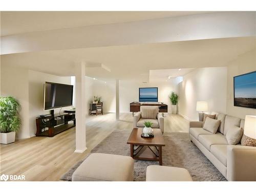 58 Brushwood Crescent, Barrie, ON - Indoor Photo Showing Living Room