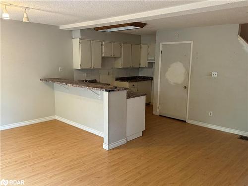 67 Melinda Crescent, Barrie, ON - Indoor Photo Showing Kitchen