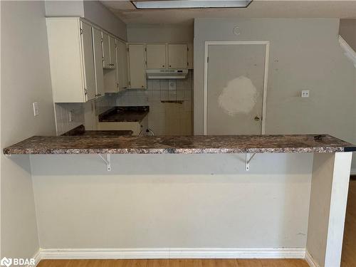 67 Melinda Crescent, Barrie, ON - Indoor Photo Showing Kitchen