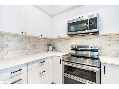 603-302 Essa Road, Barrie, ON - Indoor Photo Showing Kitchen