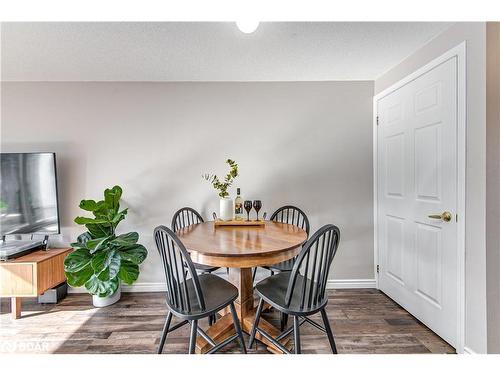 7 Mccausland Court, Barrie, ON - Indoor Photo Showing Dining Room