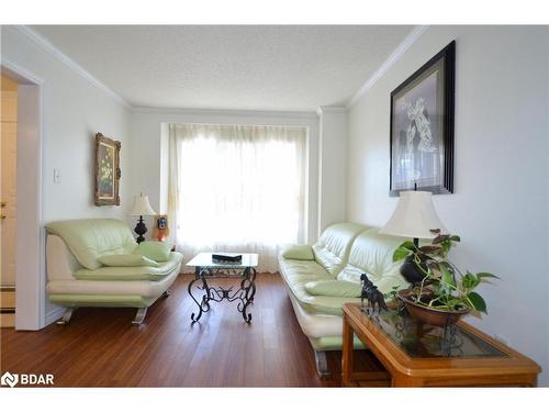 140 Country Lane, Barrie, ON - Indoor Photo Showing Living Room