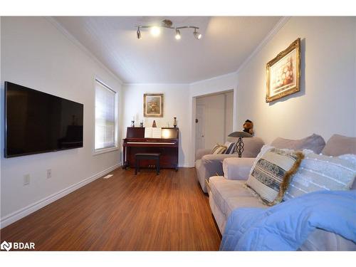 140 Country Lane, Barrie, ON - Indoor Photo Showing Living Room