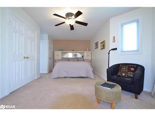 140 Country Lane, Barrie, ON - Indoor Photo Showing Bedroom