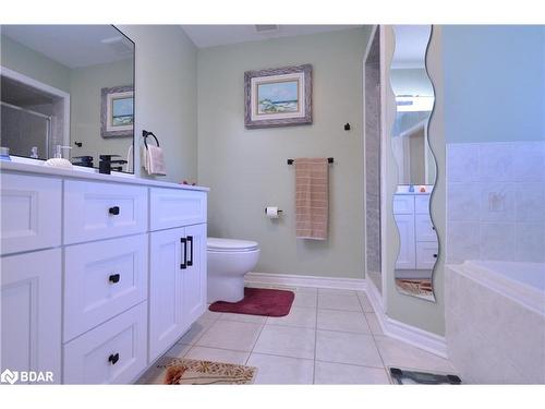 140 Country Lane, Barrie, ON - Indoor Photo Showing Bathroom