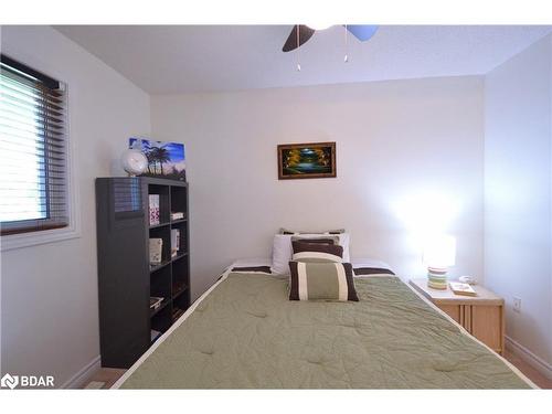 140 Country Lane, Barrie, ON - Indoor Photo Showing Bedroom