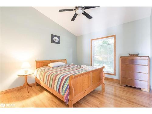 2140 Old Second Road S, Midhurst, ON - Indoor Photo Showing Bedroom