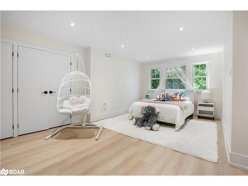 139 Mulcaster Street, Barrie, ON - Indoor Photo Showing Bedroom