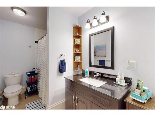 66 Parkside Drive, Barrie, ON - Indoor Photo Showing Bathroom