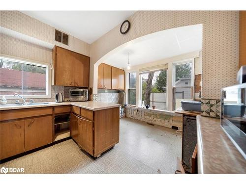 5 Belvedere Avenue, Parry Sound, ON - Indoor Photo Showing Kitchen With Double Sink