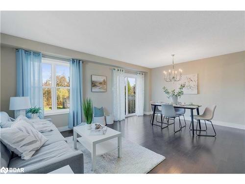 47 Little Ryans Way, Bracebridge, ON - Indoor Photo Showing Living Room