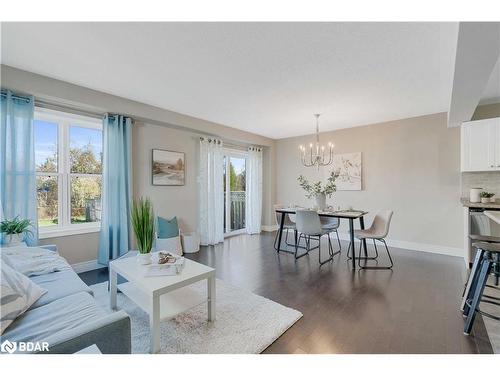 47 Little Ryans Way, Bracebridge, ON - Indoor Photo Showing Living Room