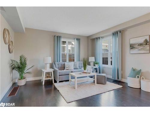 47 Little Ryans Way, Bracebridge, ON - Indoor Photo Showing Living Room