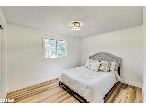 206 Burns Circle, Barrie, ON - Indoor Photo Showing Bedroom