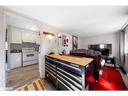 15 Maple Court, Innisfil, ON - Indoor Photo Showing Kitchen