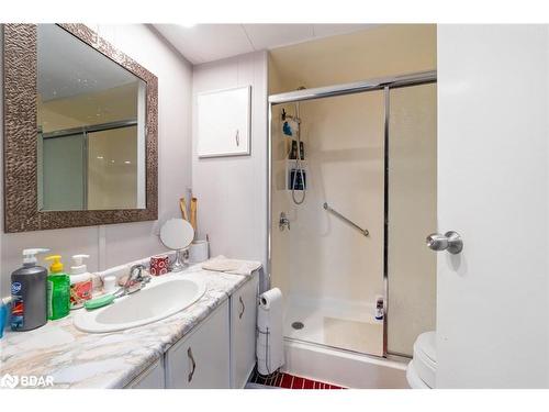 15 Maple Court, Innisfil, ON - Indoor Photo Showing Bathroom