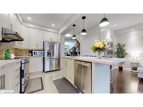 14 Kawana Road, Brampton, ON - Indoor Photo Showing Kitchen With Upgraded Kitchen