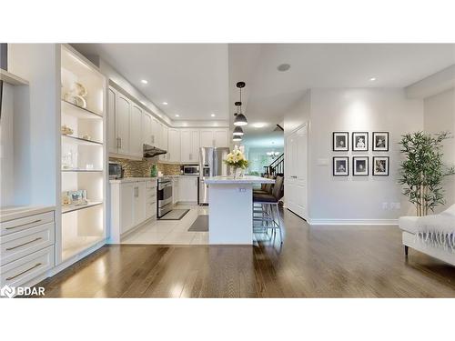 14 Kawana Road, Brampton, ON - Indoor Photo Showing Kitchen With Upgraded Kitchen