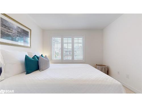 14 Kawana Road, Brampton, ON - Indoor Photo Showing Bedroom