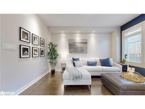 14 Kawana Road, Brampton, ON - Indoor Photo Showing Living Room