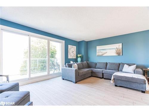 23-44 Trott Boulevard, Collingwood, ON - Indoor Photo Showing Living Room