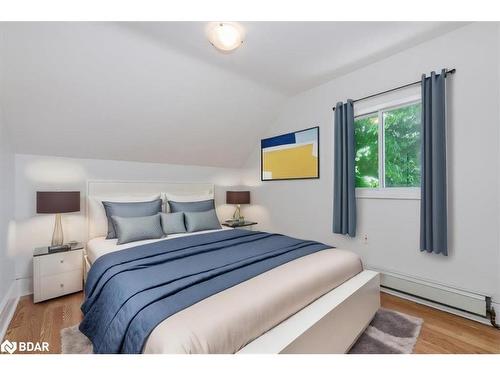 198 Barrie Road, Orillia, ON - Indoor Photo Showing Bedroom