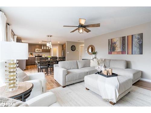 8 St Pauls Place, Orangeville, ON - Indoor Photo Showing Living Room