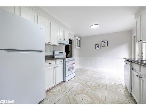 4175 5Th Sideroad, Bradford West Gwillimbury, ON - Indoor Photo Showing Kitchen